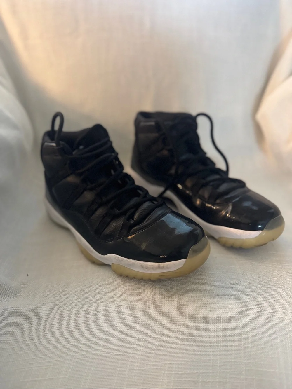 Air Jordan 11 – “Bred” (Black/Red)